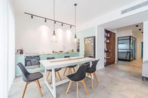 TLV beach 4 rooms big balcony / 125 m2 appart